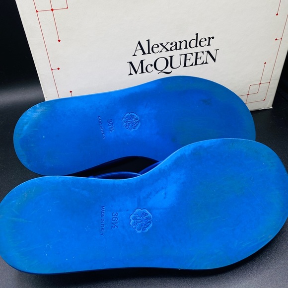 Alexander McQueen Toe Loop Strappy Blue Flat Sandal Size 6.5 Pre-Owned - Picture 5 of 7